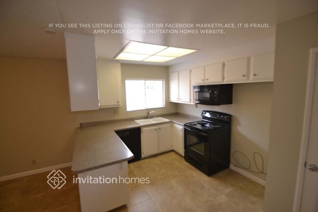 Building Photo - 10601 Viani Way