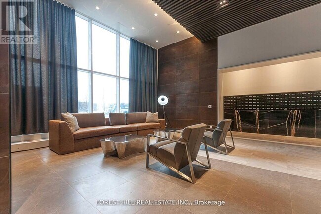 Photo du bâtiment - 2485 Taunton Rd