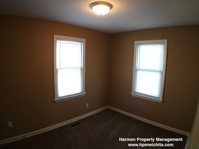 Building Photo - Recently Renovated 2 Bed 1 Bath Home With ...