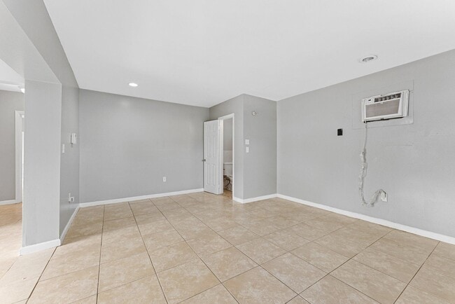 Building Photo - 6124 SW 38th St