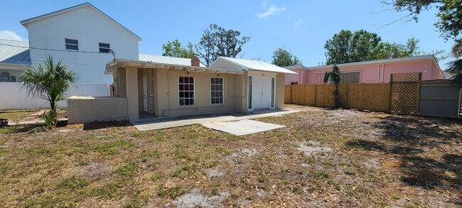 casa - 211 W Fray St