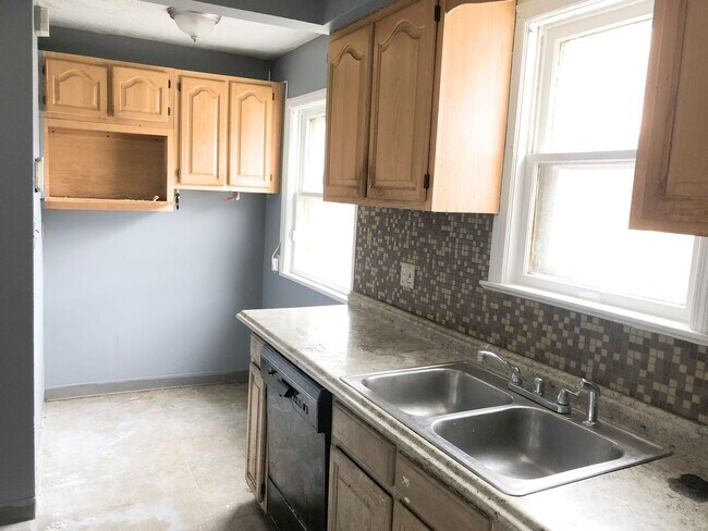 Foto del edificio - 4 BED 2 BATH SINGLE FAMILY HOME!