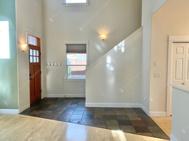 Foto del edificio - Light-Filled Awbrey Butte Retreat