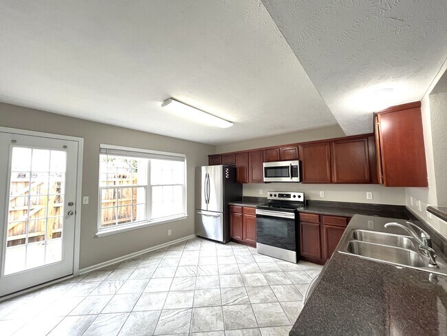 Foto del edificio - INDIAN PARK END UNIT TOWNHOME!