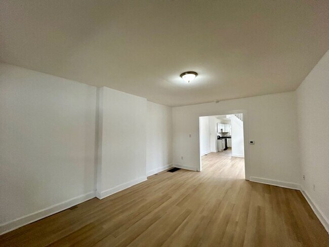 Building Photo - 2960 N Park Ave