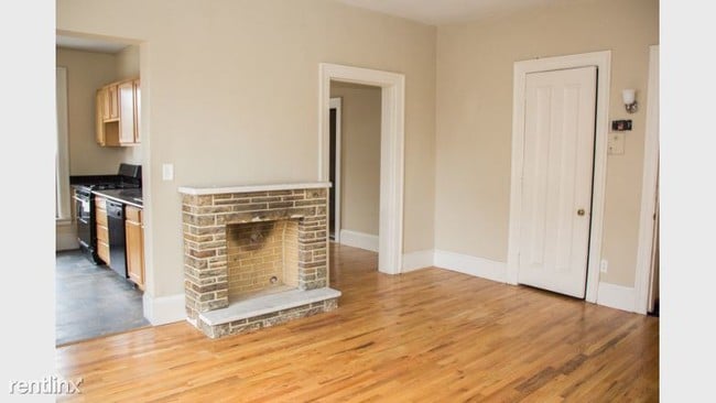 Building Photo - 8905 E Jefferson Ave