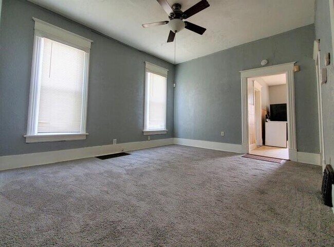 Foto del edificio - 3039 Curtis Ave