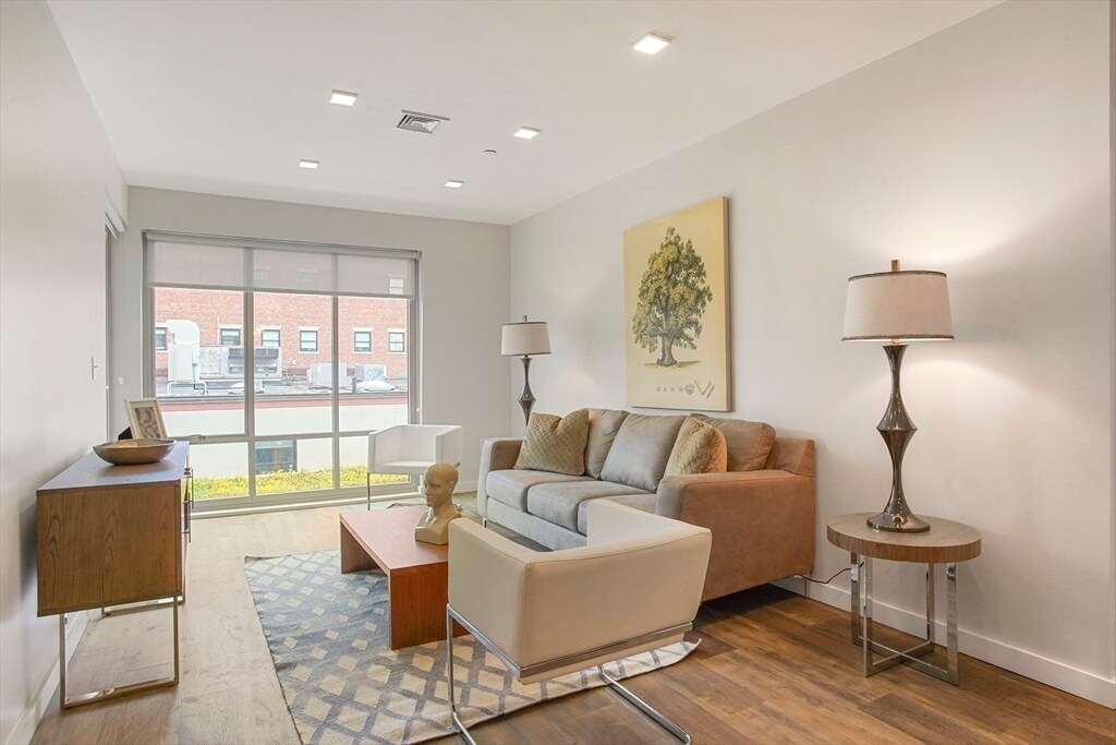 Foto principal - 6 Everett St
