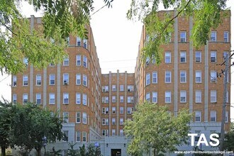 Building Photo - 6748 N Ashland Ave