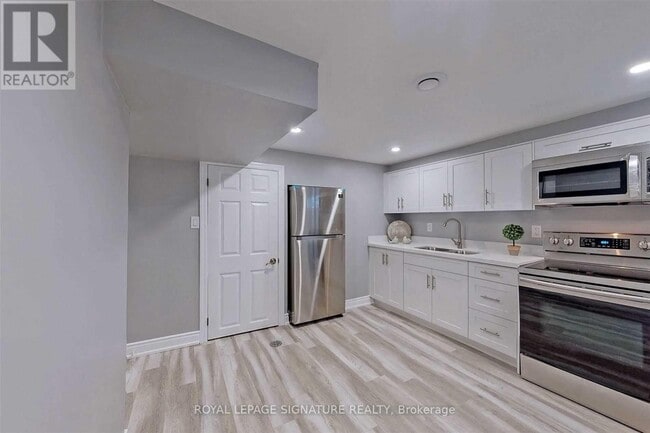 Building Photo - 6 Bonacres Ave