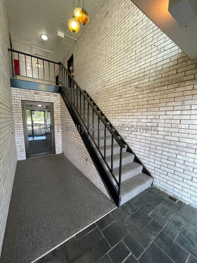 Foto del edificio - 180 N Wolf Rd