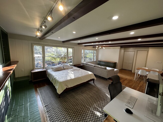 Foto del edificio - 422 Shirley Blvd