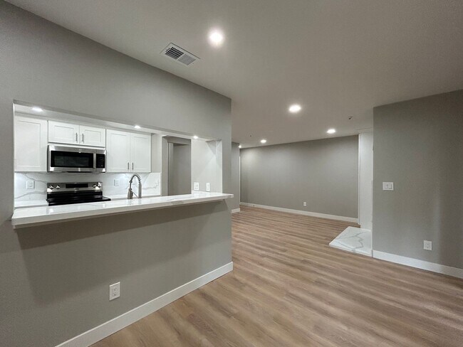 Foto del edificio - Sophisticated 2BR Walnut Creek Residence –...