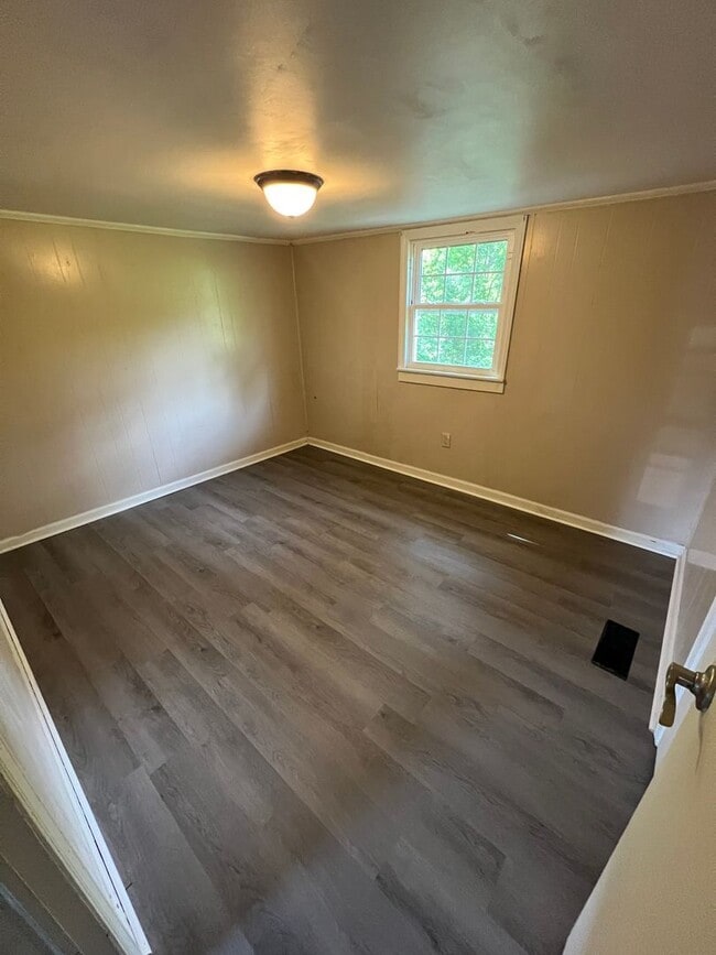 Building Photo - Cozy Cottage
