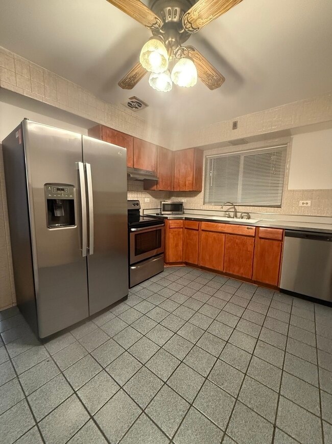 Building Photo - 7741 W Argyle St