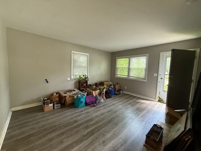 Foto del edificio - $1,250 | 3 Bedroom, 1 Bathroom Apartment | No Pets | Available for August 1st, 2026 Move in!