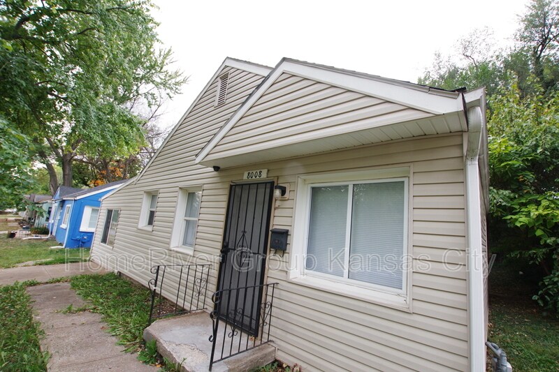 Foto principal - 8008 Olive St