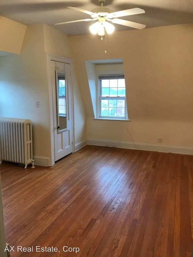 Building Photo - 2 br, 1 bath Apartment - 11 Maurice Ave