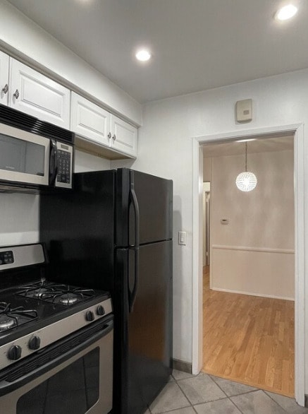 Building Photo - 221 N Swall Dr