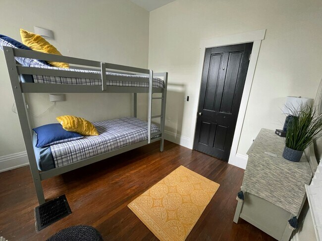 Foto del edificio - 3729 Maple Park Ave