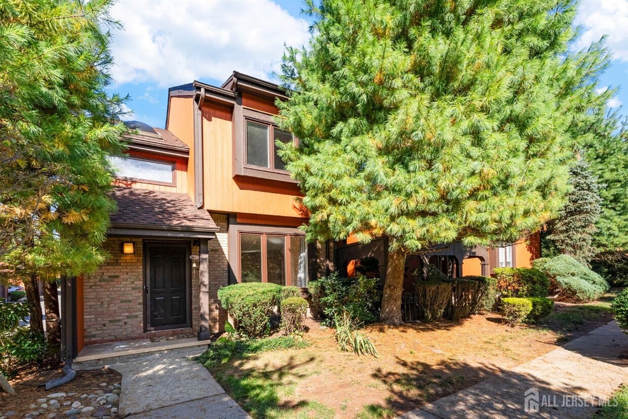 Foto principal - 148 Riverbend Dr