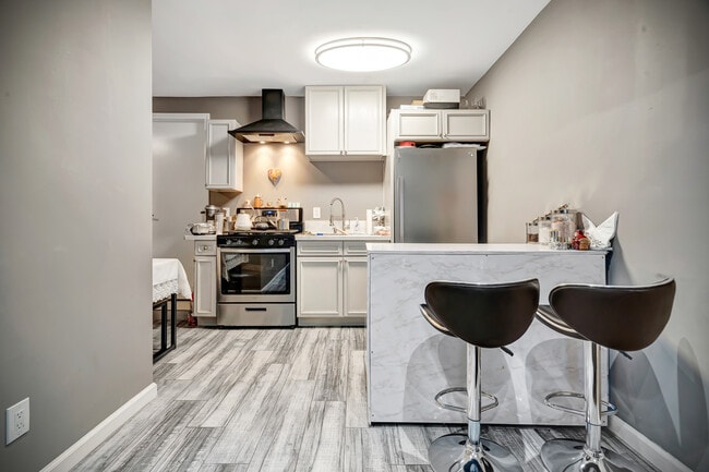 Foto del edificio - 6554 Greenbush Ave