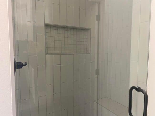 Foto del edificio - 14205 Cooper Orbit Rd