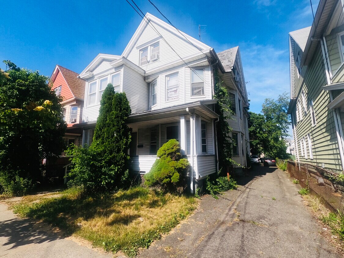 Primary Photo - 456 Wilmot Ave