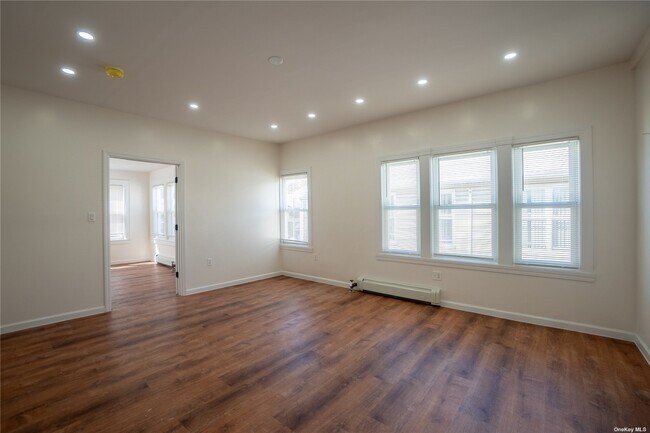 Building Photo - 1347 E 15th St