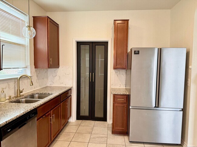 Foto del edificio - Loma Mesa 3 bedroom, 2.5 bath home ready for move-in!