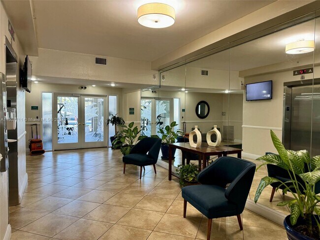 Foto del edificio - 2350 NE 135th St