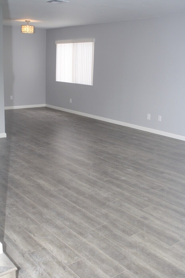Foto del edificio - 20703 Roseton Ave