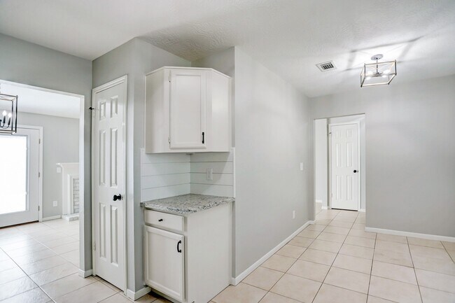 Foto del edificio - 5106 Spring Cir Dr