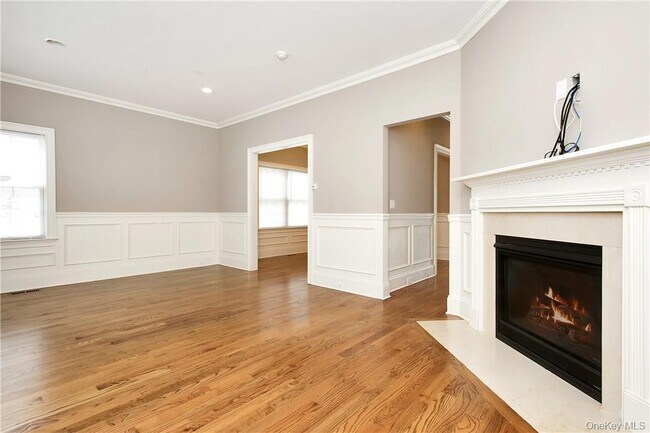 Building Photo - 150 Crotona Ave