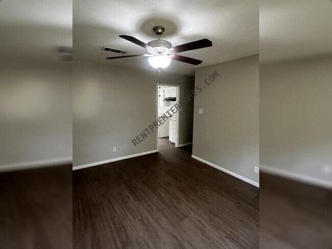 Foto del edificio - 405 Paula Dr