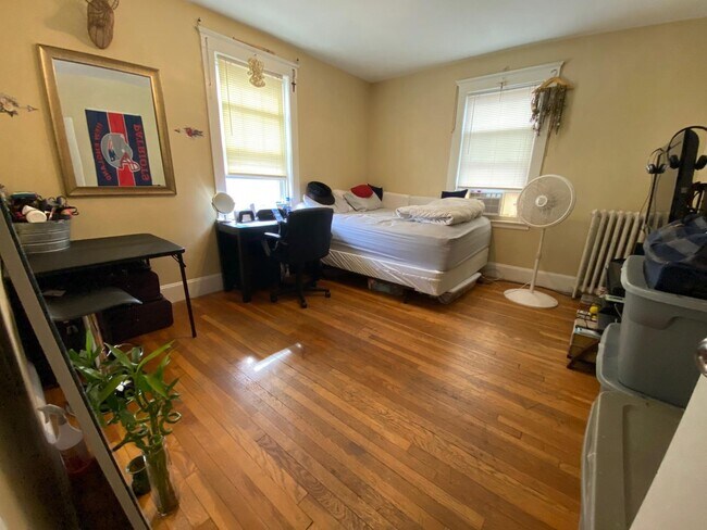 Foto del edificio - Beautiful Brighton 1 bed 1 bath available 9/1