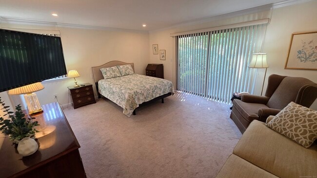 Foto del edificio - 53 Hollister Way N