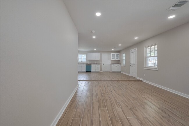 Foto del edificio - 4111 Beggs St
