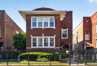 Building Photo - 7440 S Paxton Ave