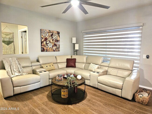 Foto del edificio - 15225 N 100th St