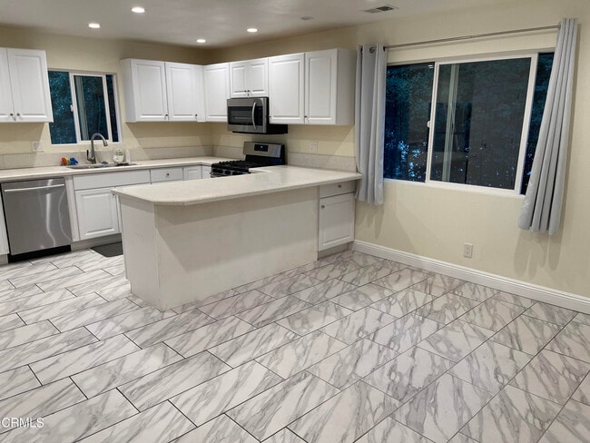 Building Photo - 914 Sandpiper Ct
