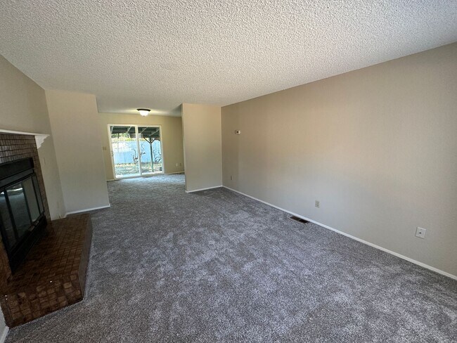 Foto del edificio - 813 Haskell Ct