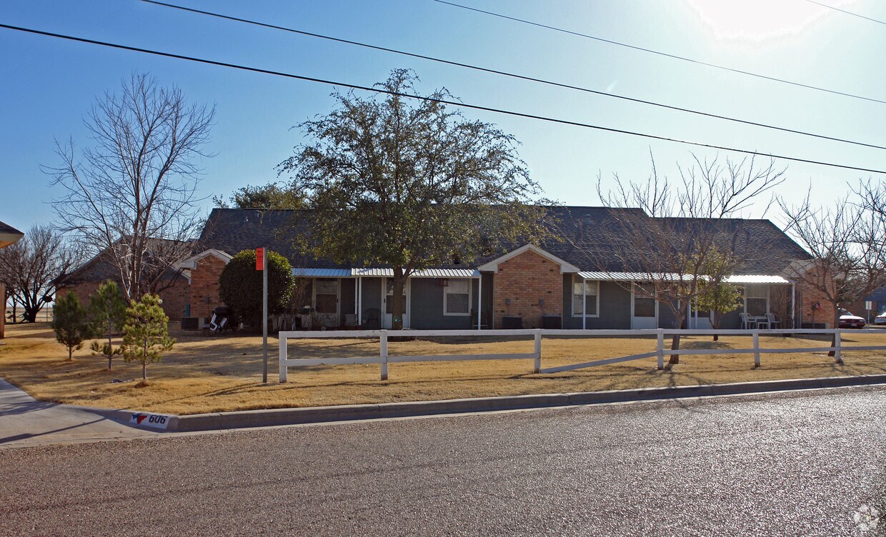 Primary Photo - Idalou Manor Apartments