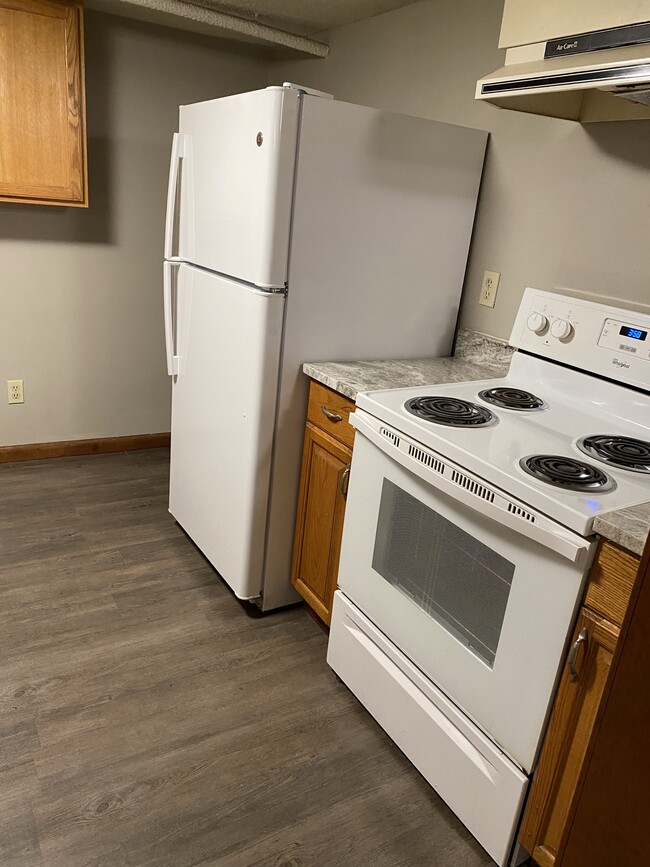 Kitchen - 302 E 7th St