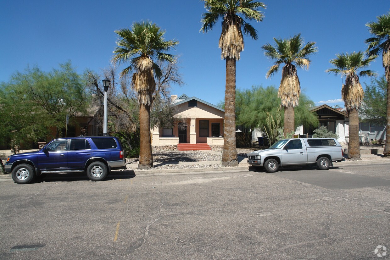 Primary Photo - 725 E 5th St