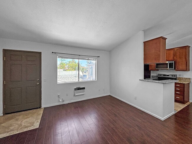 Foto del edificio - Charming 2BD/2BA Condo in Normal Heights w...