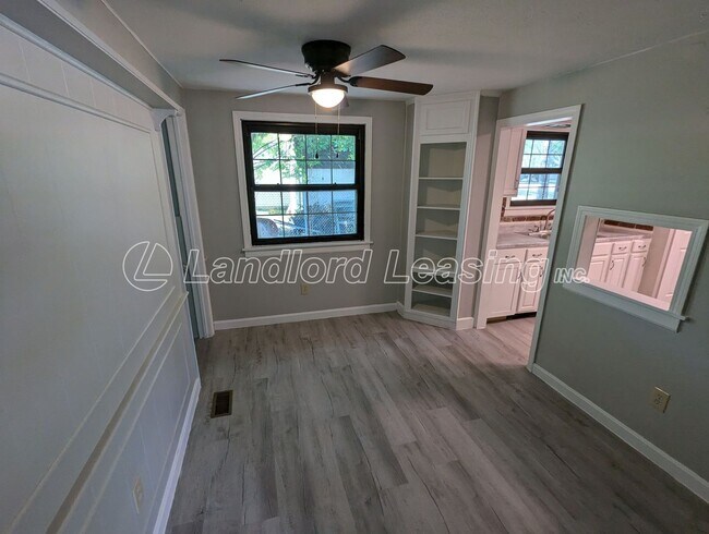 Building Photo - Freshly Updated Split Level Home with 2 Ca...