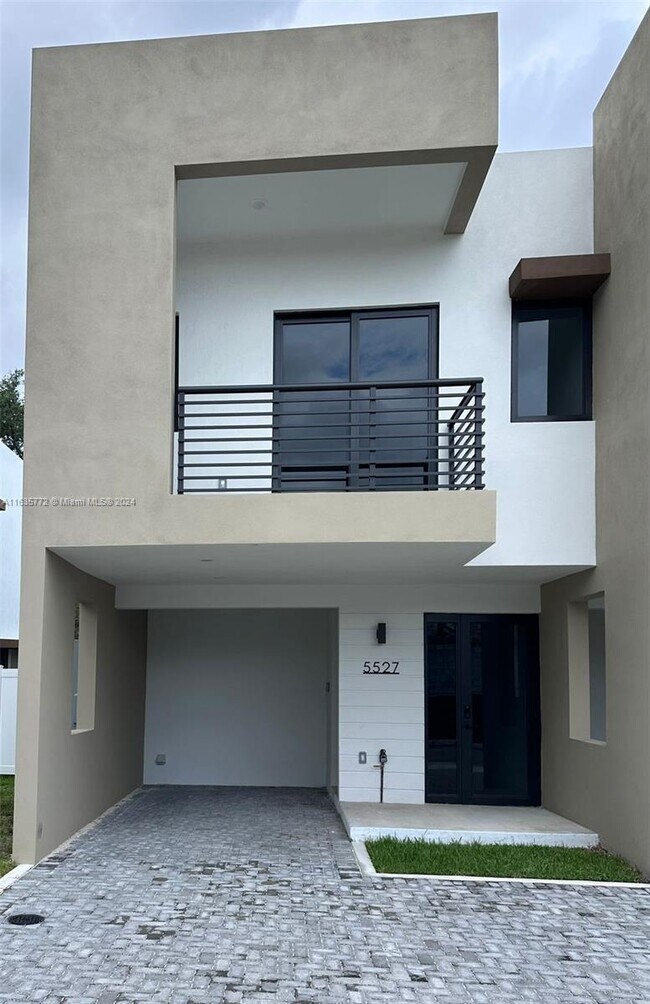 Foto del edificio - 5527 Oak Way