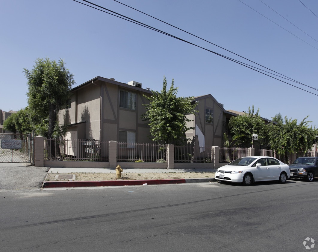 Primary Photo - 10712 Vinedale St