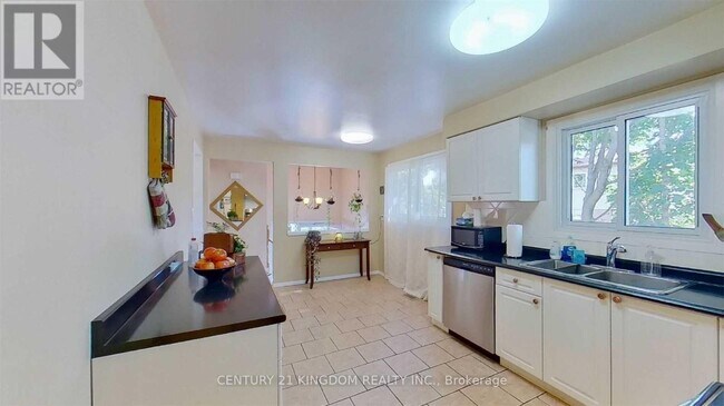 Building Photo - 30 Goldring Dr